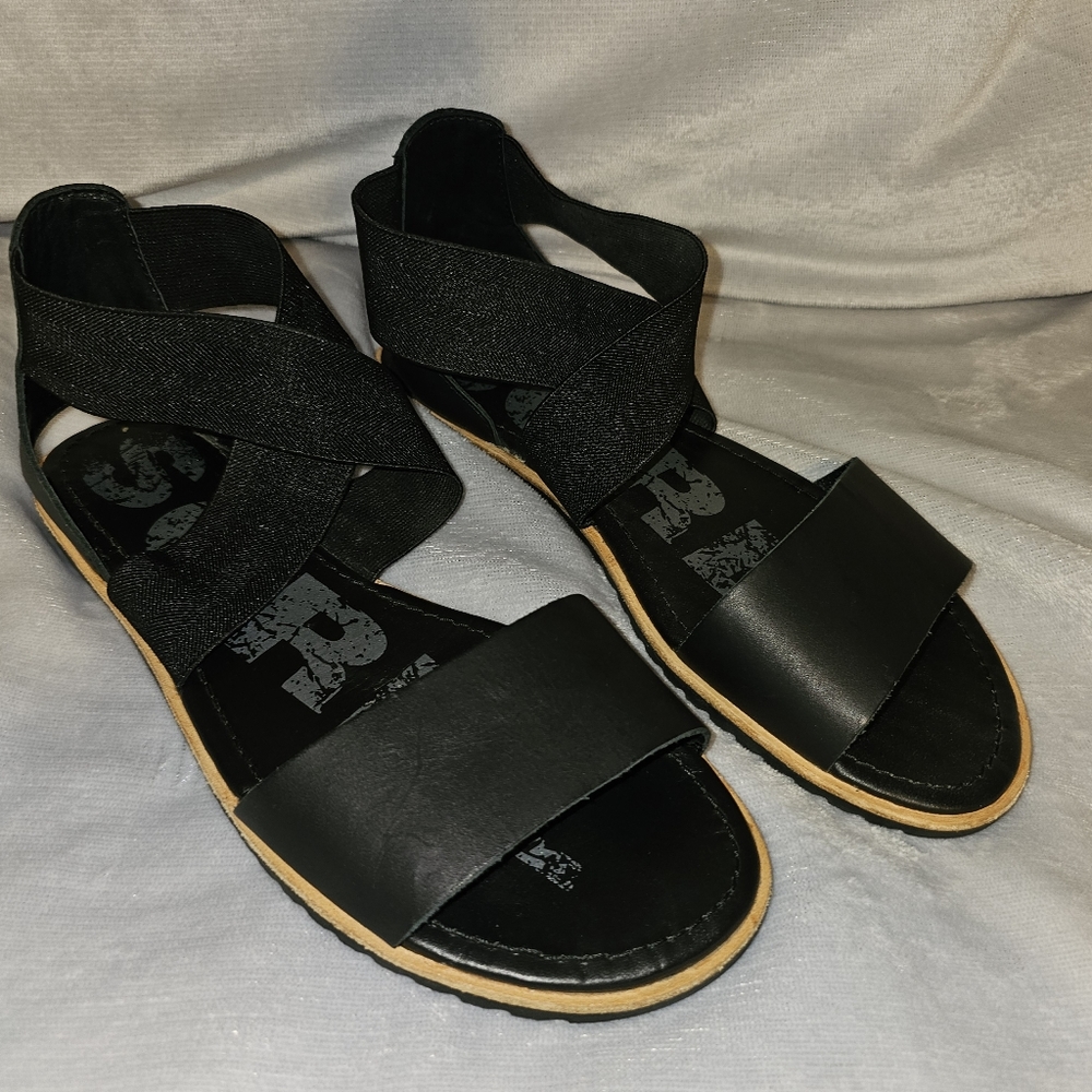 Sorel black sandal size 8.5